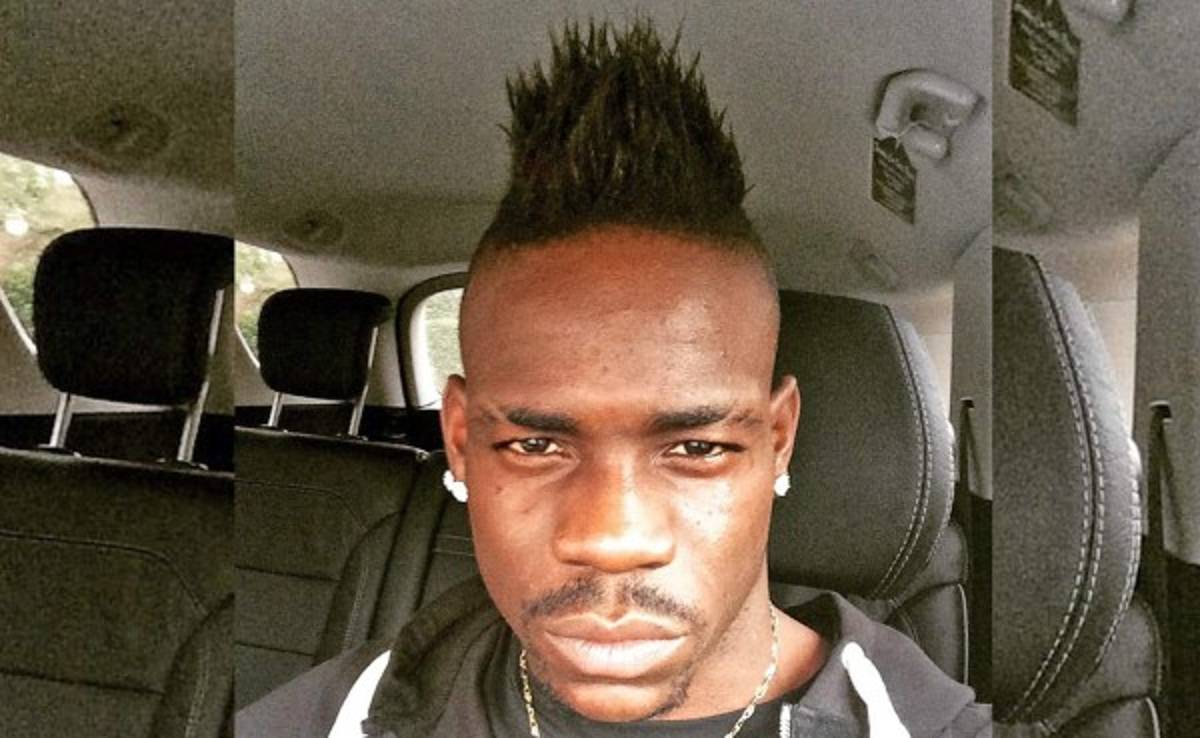 Mario Balotelli cambia de look en Inglaterra
