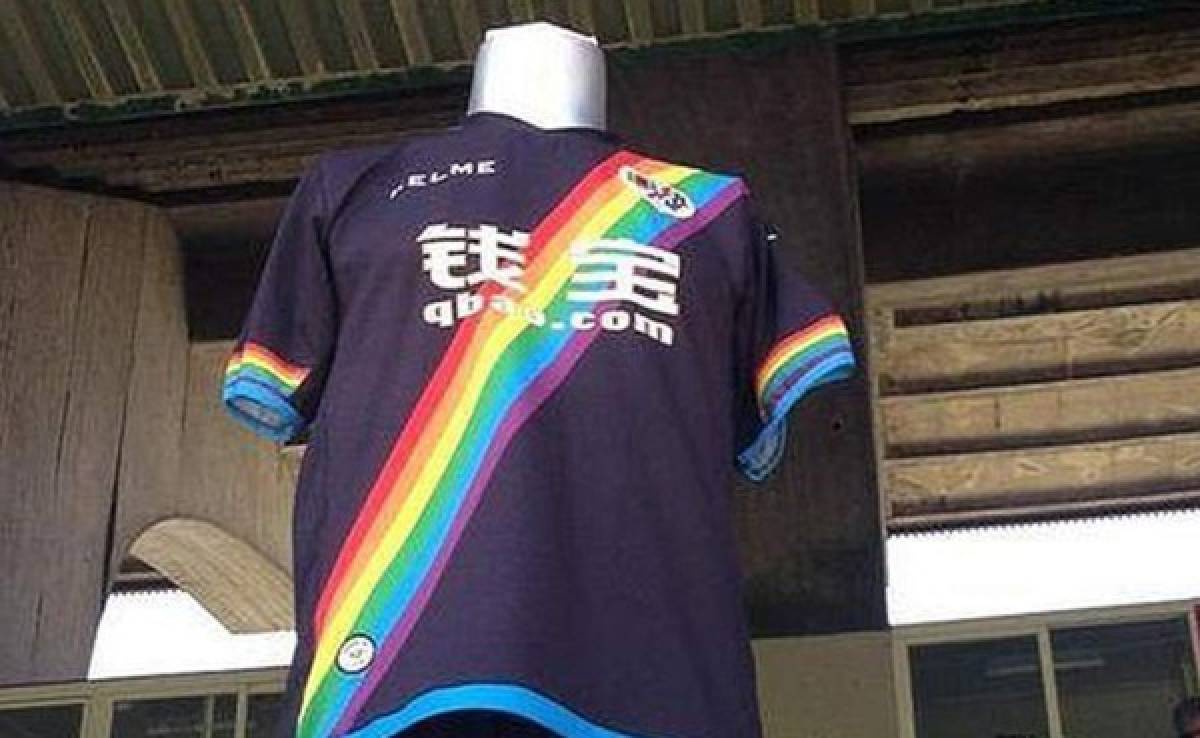 Rayo Vallecano camiseta en apoyo a homosexuales