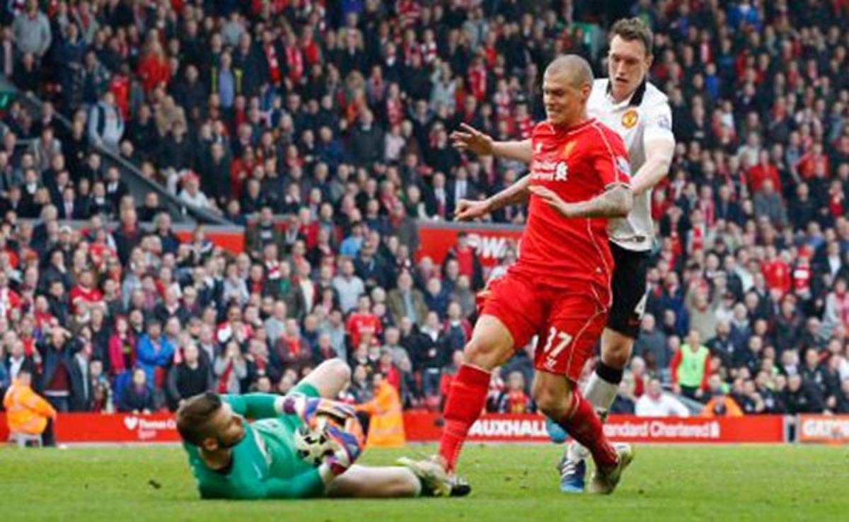 VIDEO: La FA de Inglaterra acusa a Skrtel por pisotón a De Gea