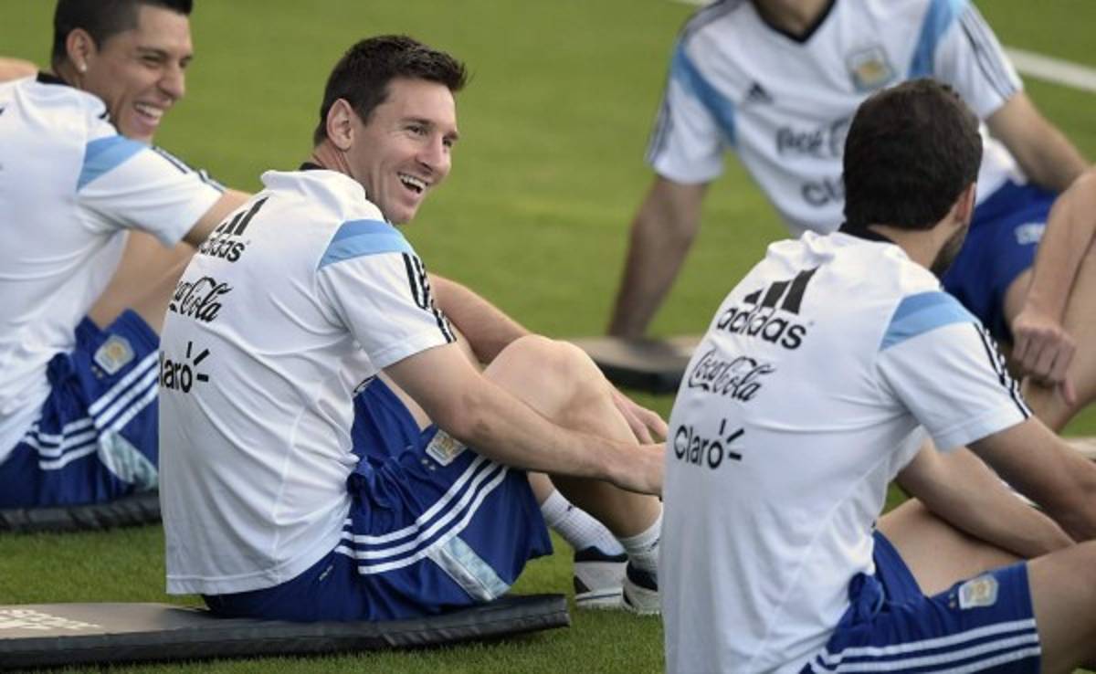 Risas y alegría en práctica de Argentina de cara a choque con Holanda