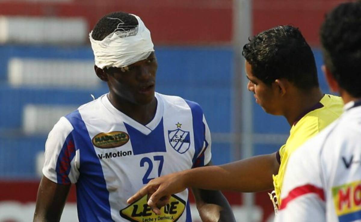 Félix Crisanto y su valentía de jugar con una herida en la ceja