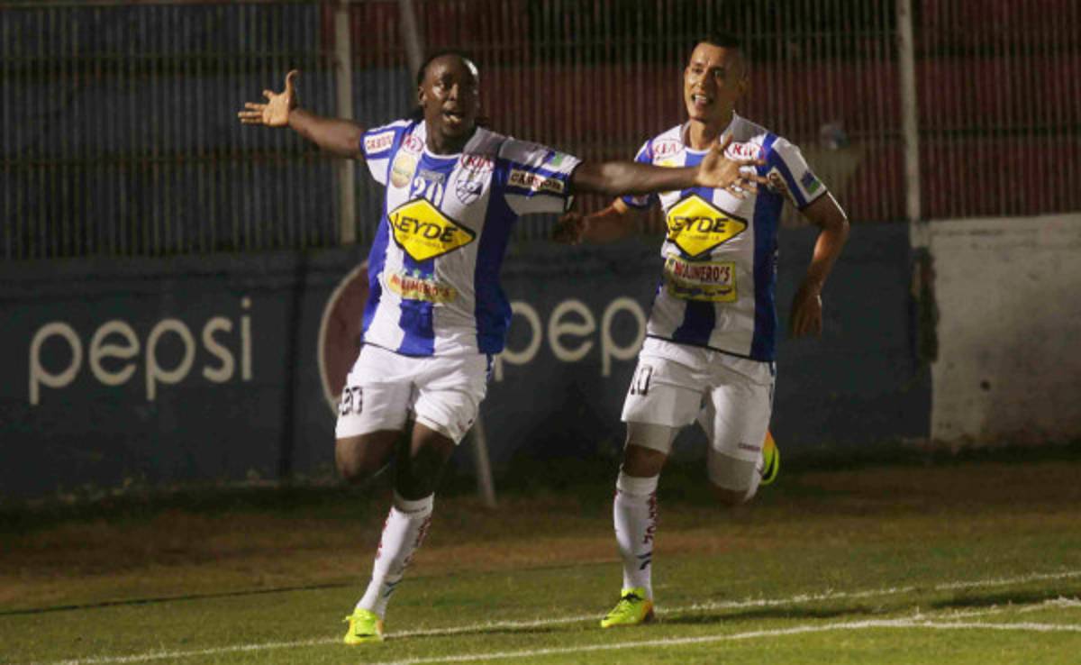 Hat-trick de Rony Flores da triunfo al Victoria sobre Parrillas One
