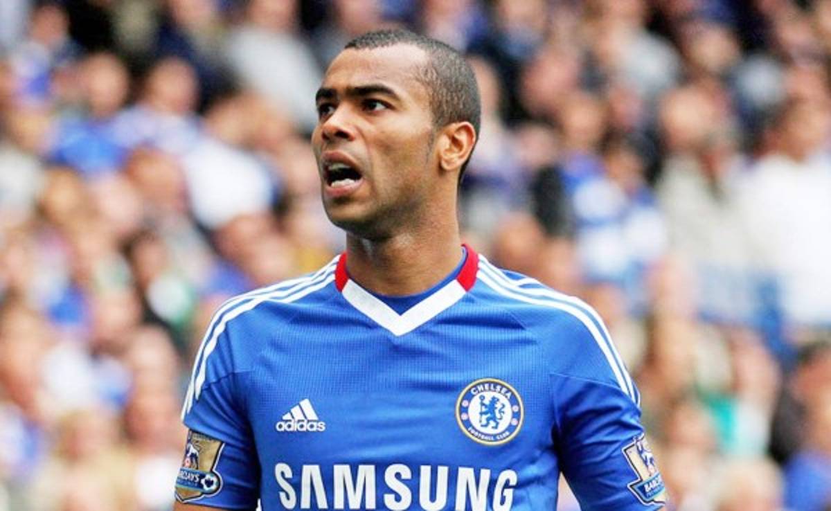 Ashley Cole se despide del Chelsea y busca equipo para la próxima temporada