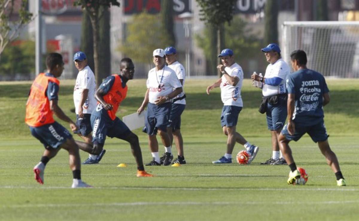 Pinto ensaya con el posible 11 que abrirá ante Estados Unidos