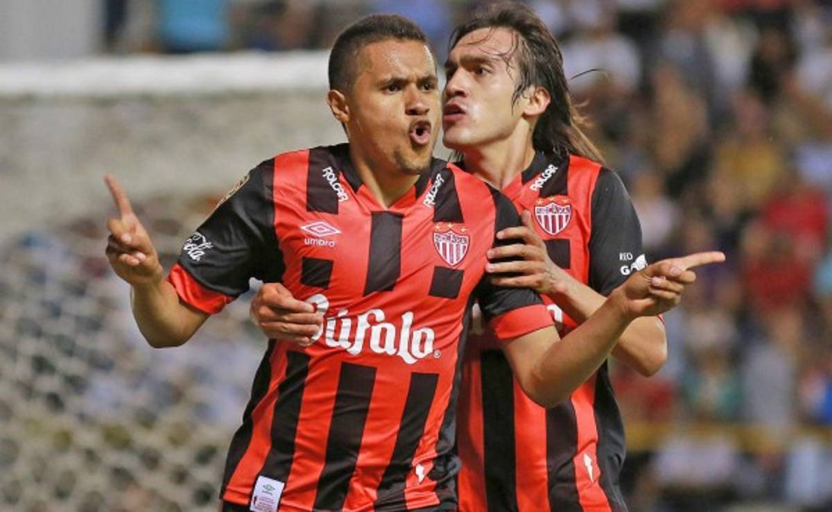 Roger Rojas anota en la finalísima de ida en México con el Necaxa