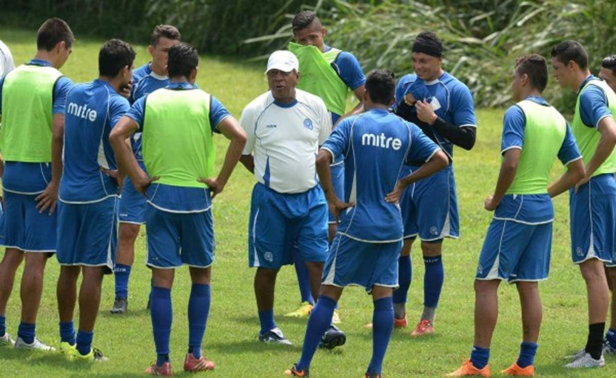 Prensa salvadoreña no cree que su Selección ayude a Honduras