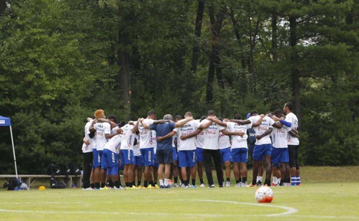 Selección de Honduras entrena en medio del bosque en Boston