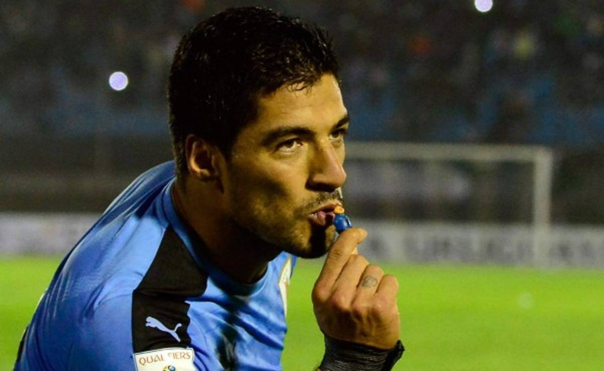 Uruguay vapulea en casa a Paraguay y es líder por la Eliminatoria de Conmebol