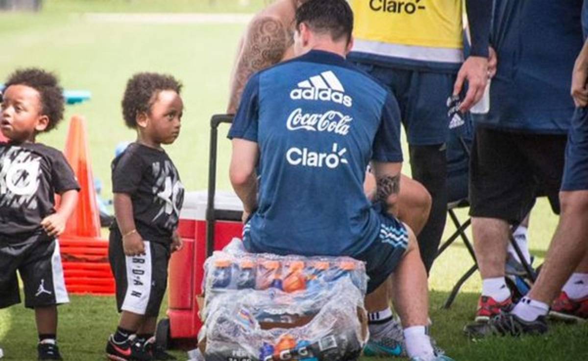 FOTOS: Los hijos de Boniek García en el entrenamiento de Argentina