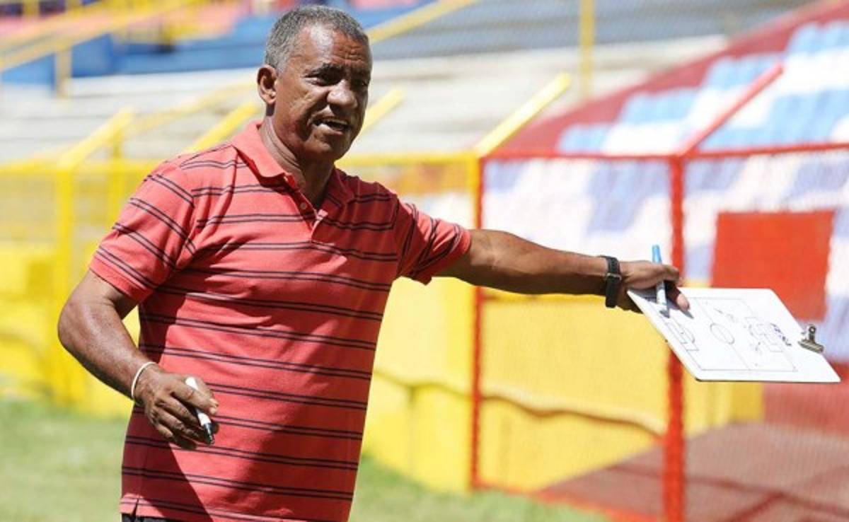 Rubén Alonso, ex jugador de Real España saca campeón al Alianza de El Salvador