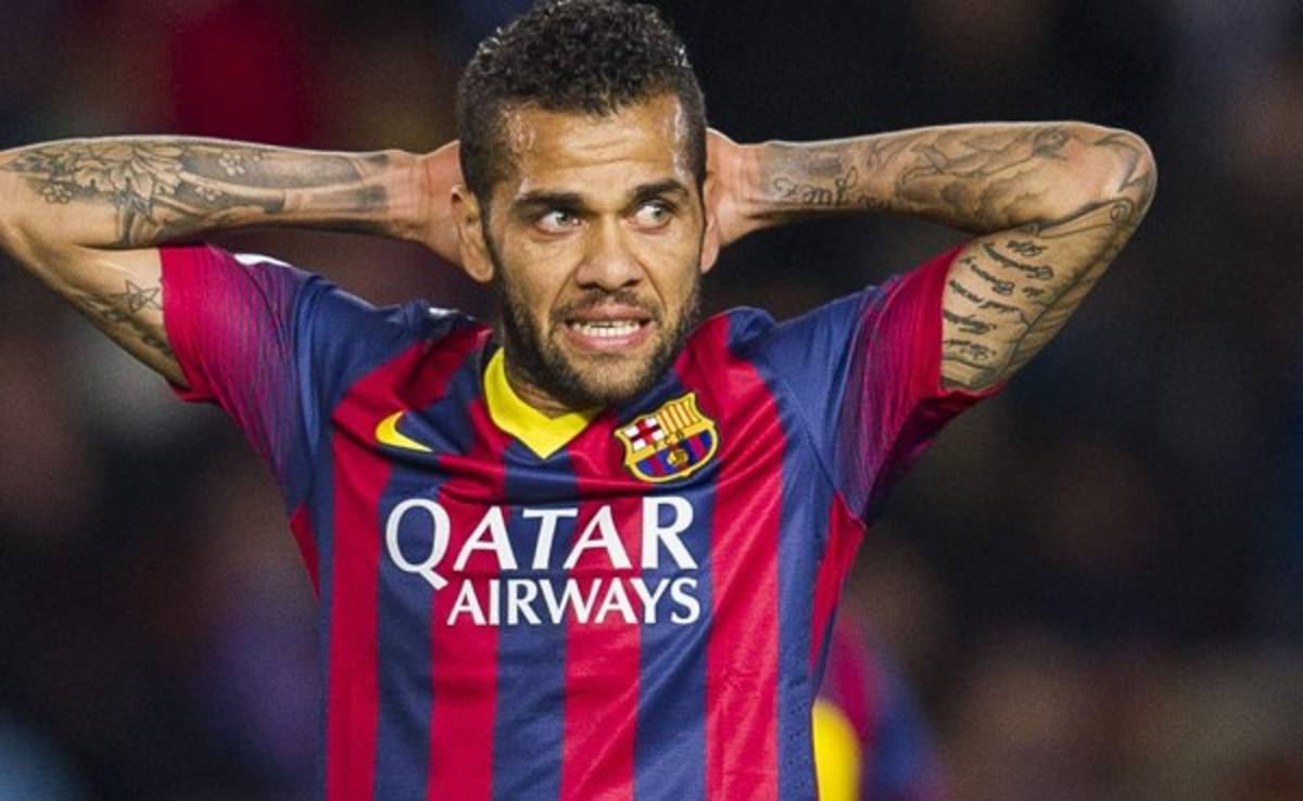 Conflicto por Dani Alves a la vista en el Barcelona, según diario catalán