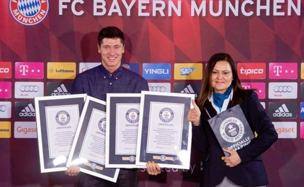 Lewandowski entra en libro de récords con repóker de goles al Wolfsburgo