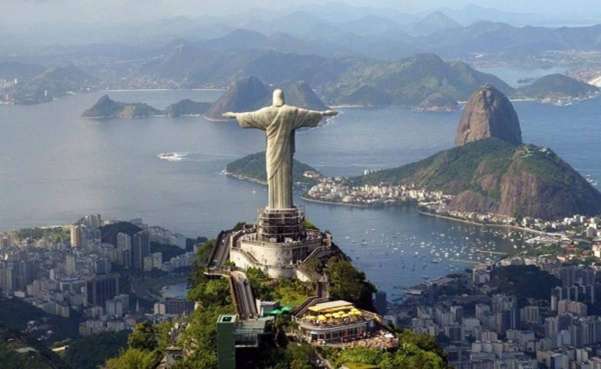 A cien días de Rio-2016, la llama olímpica pasa a manos de Brasil