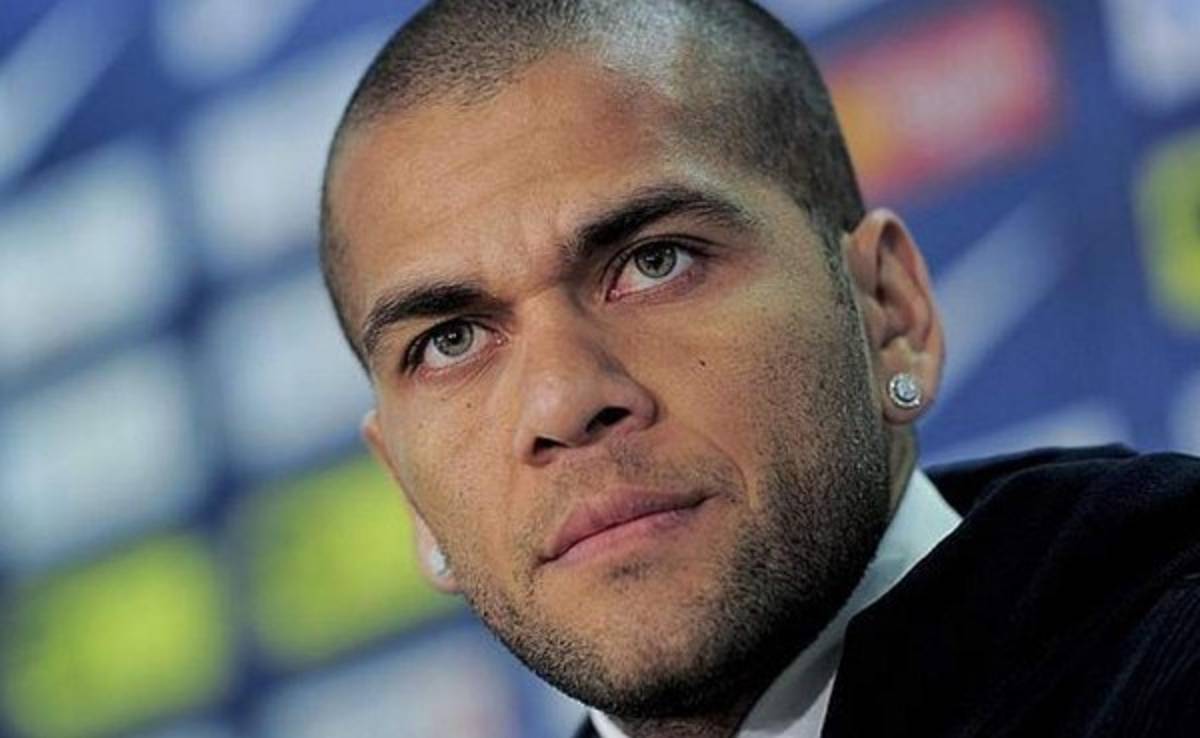 El acuerdo entre Dani Alves y Barcelona se complica, según prensa catalana