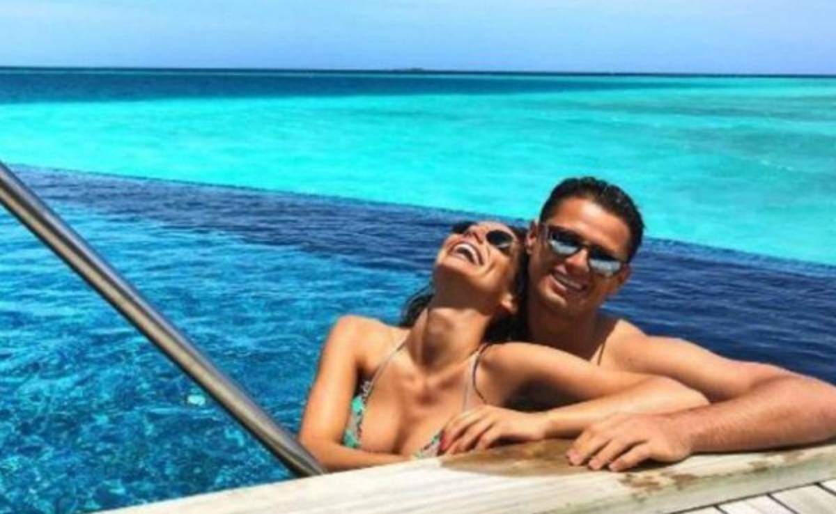 Chicharito Hernández le habría propuesto matrimonio a Lucía Villalón