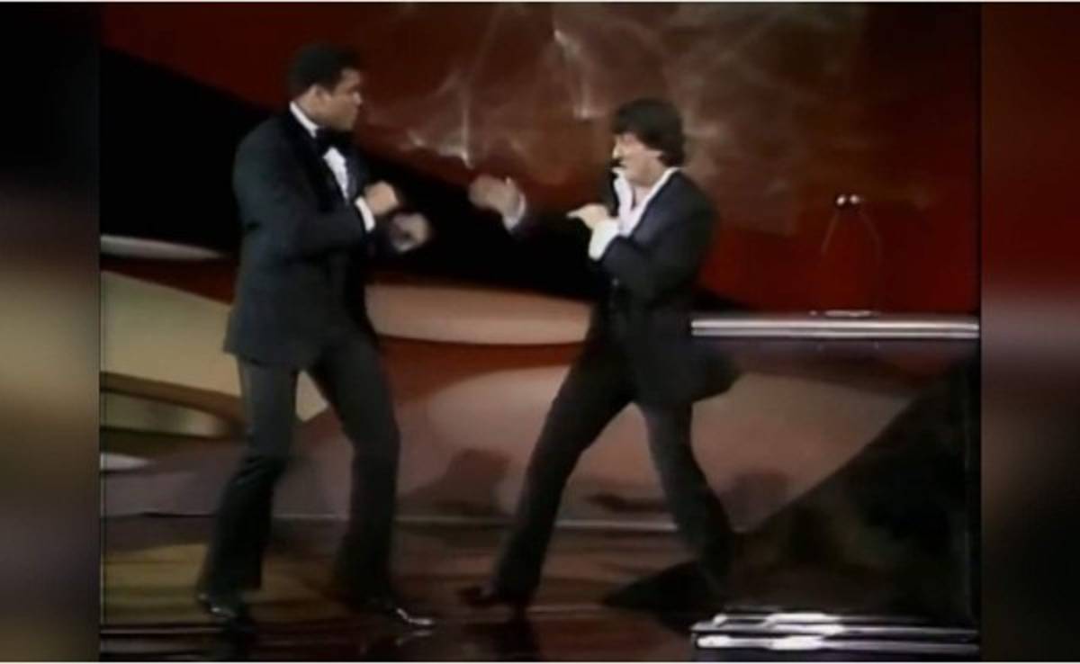 Muhammad Alí y Sylvester Stallone simulando pelea en 1976