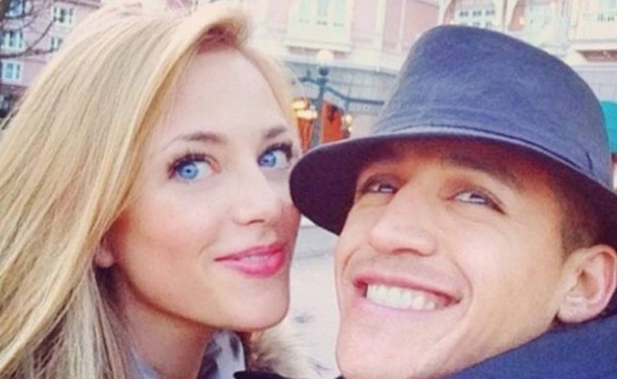 Alexis Sánchez se habría quedado sin novia por 'infiel'