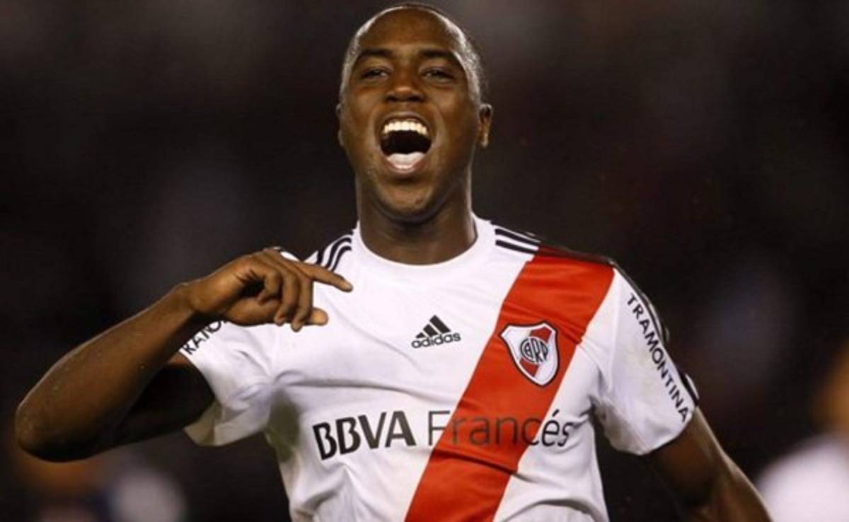 Colombiano Álvarez Balanta deja a River y será baja contra Motagua