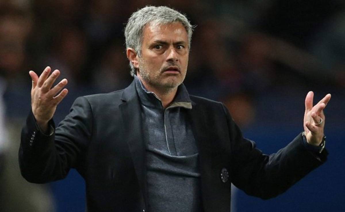 VIDEO: Rabieta de Mourinho ante el Stoke City