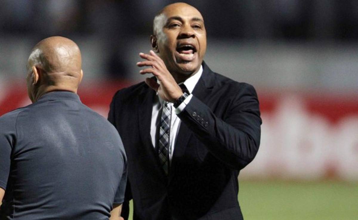 Mauricio Wright se harta de las palabras de Héctor Vargas y le responde