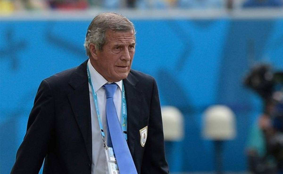 Entrenador de Uruguay sale en defensa de Luis Suárez