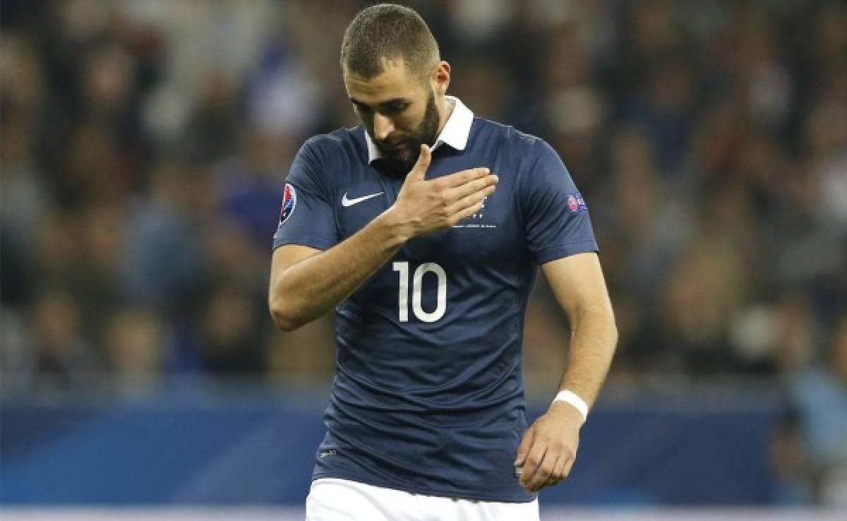 Benzema dejará la selección de Francia por una lesión