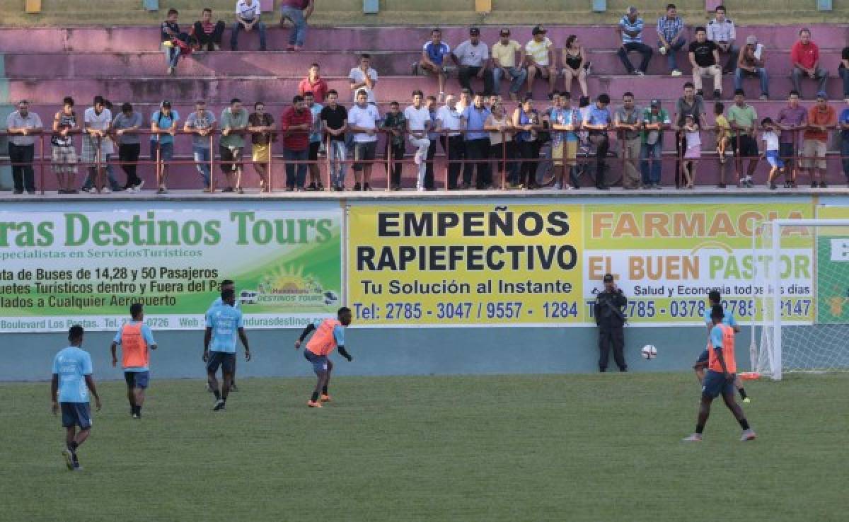 Afición de Juticalpa presencia entrenamiento de la Selección de Honduras