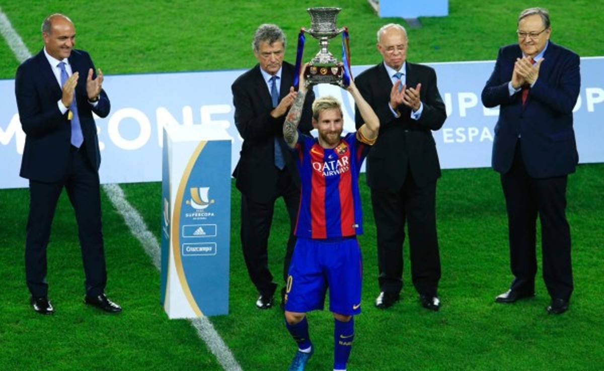 Lionel Messi levanta su primer título como capitán