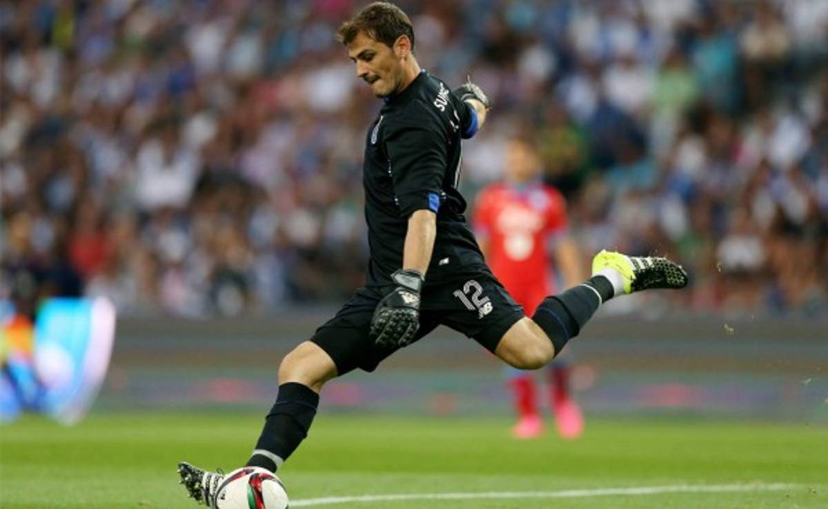 Íker Casillas, tuvo plácido debut en cómoda victoria del Oporto