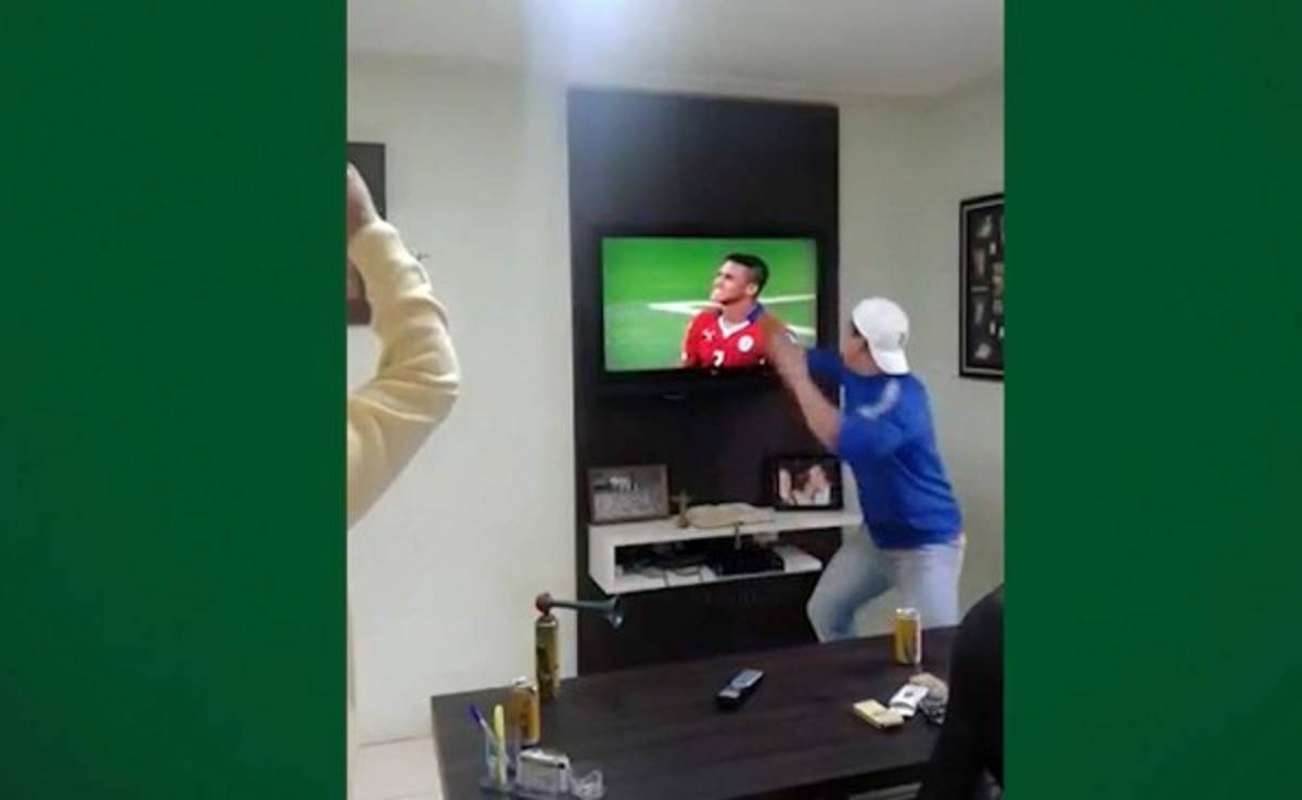 VIDEO: Brasileño quiebra su TV por penal parado por Julio César