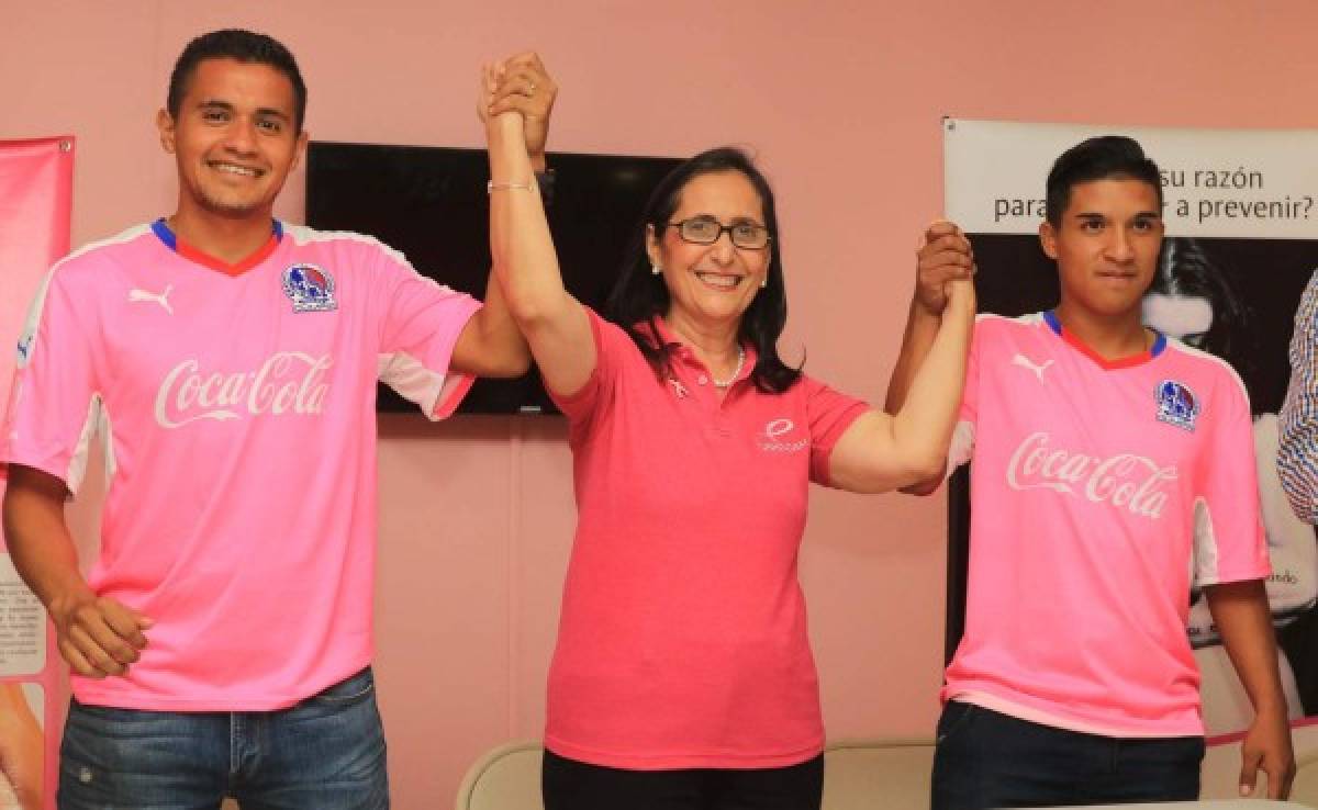 La nueva camisa del Olimpia en apoyo a lucha contra el cáncer