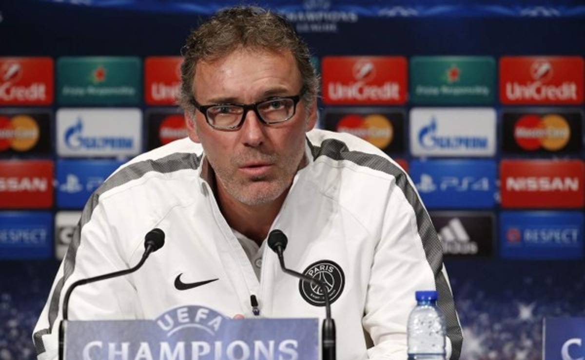 Blanc espera que sus jugadores no piensen aun en el Real Madrid