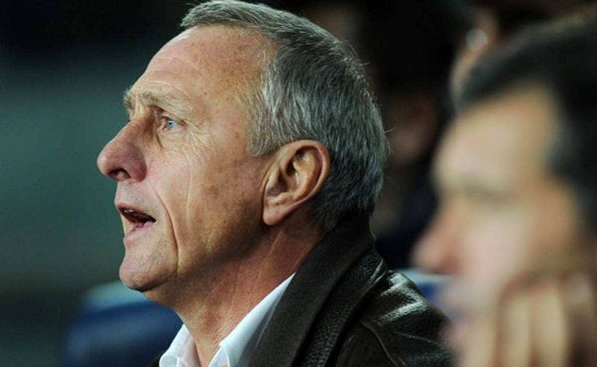 Cruyff defiende a Messi y crítica falta de coherencia en el Barcelona