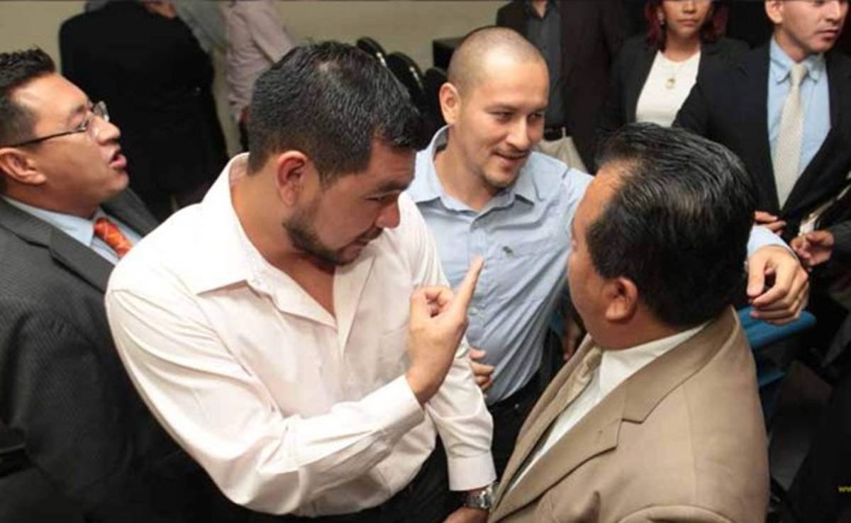 Fiscalía salvadoreña pide enjuiciar a 11 futbolistas por amaño de partidos