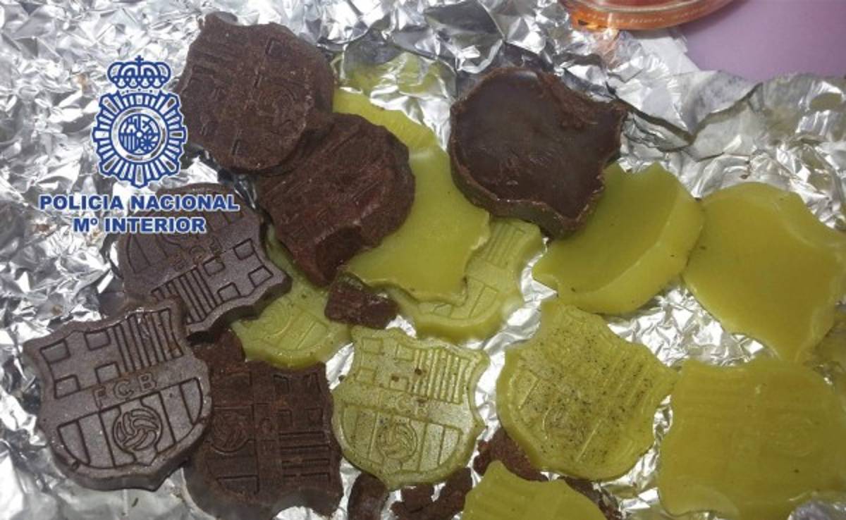 Detenido hombre que elaboraba bombones de marihuana con escudo del Barcelona