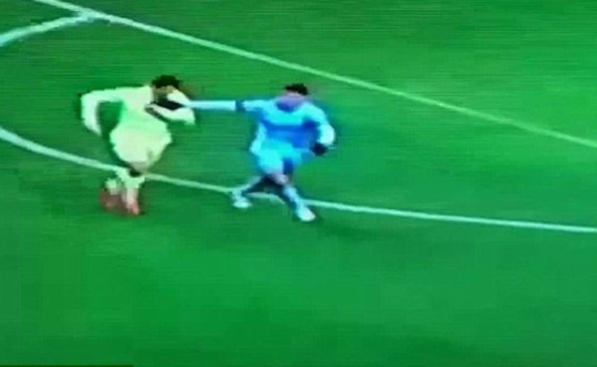 VIDEO: ¿Luis Suárez intentó morder a Demichelis?