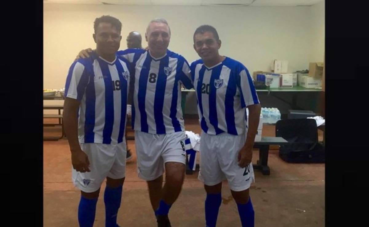 Alegría y goles en el partido de las leyendas hondureñas en Miami