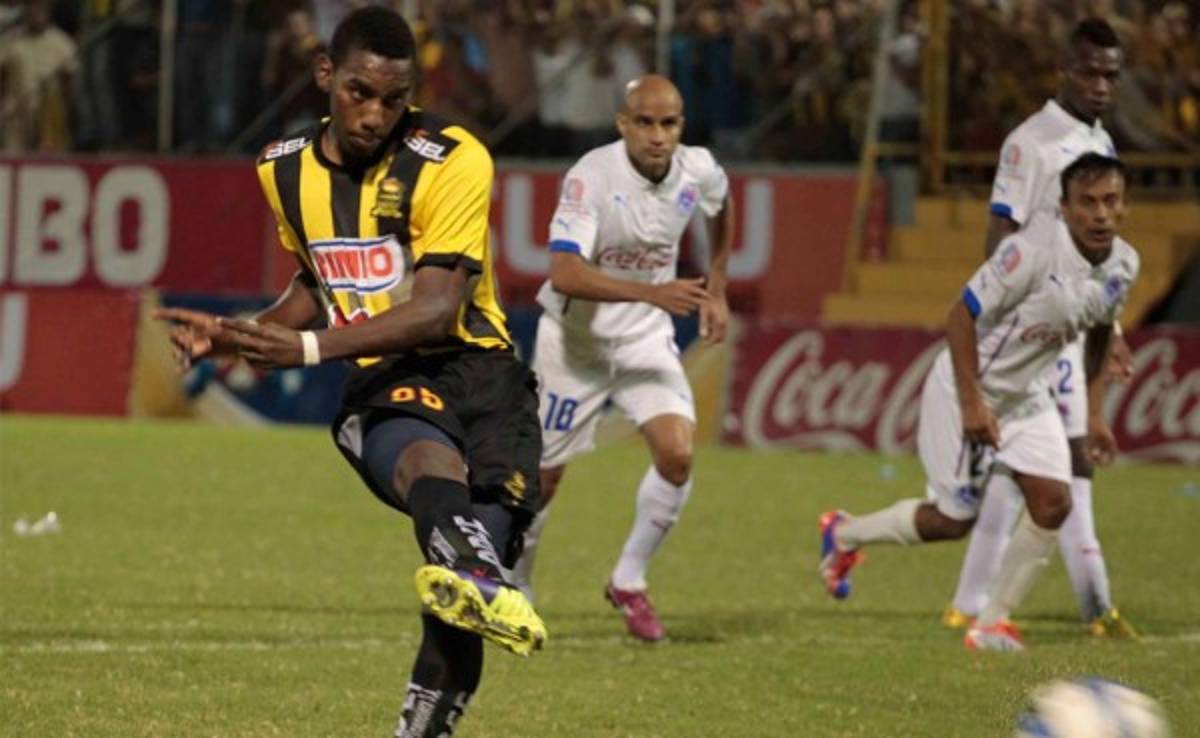 VIDEO: El polémico penal de Ever Alvarado contra Camilo Aguirre