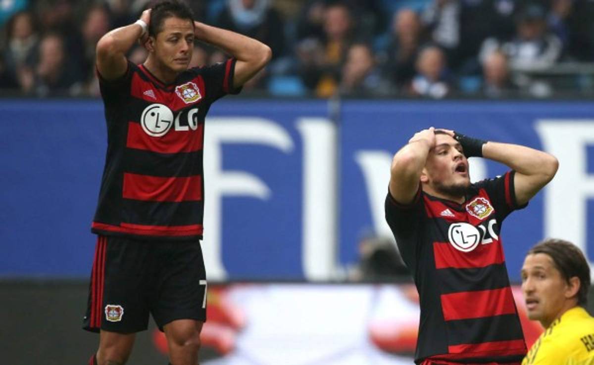 Despiden a comentarista por palabras racistas en gol de Chicharito Hernández