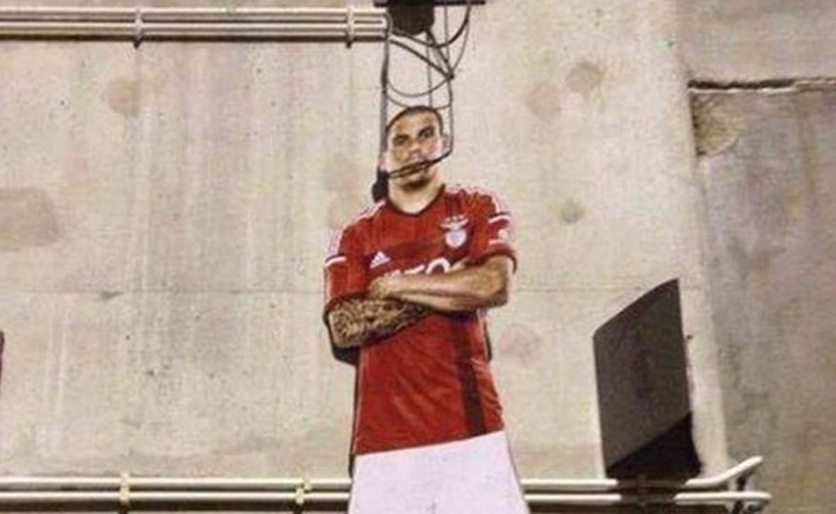 Afición del Benfica 'cuelga' a Maxi Pereira por fichar con el Porto