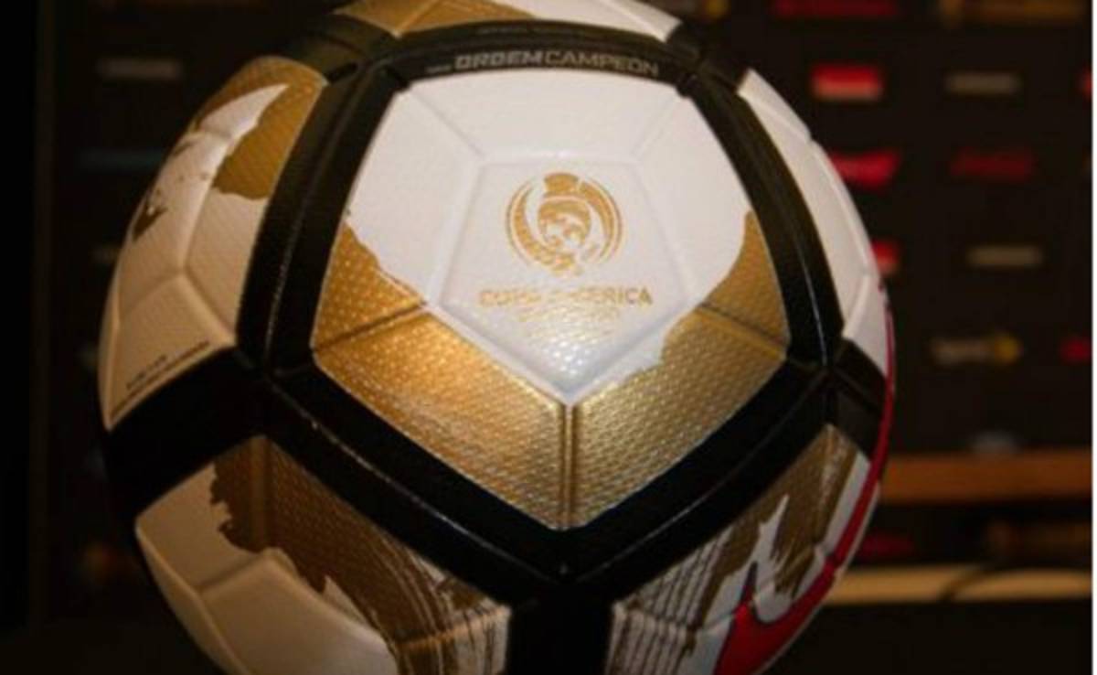 Presentan el balón que se utilizará en la final de la Copa América Centenario
