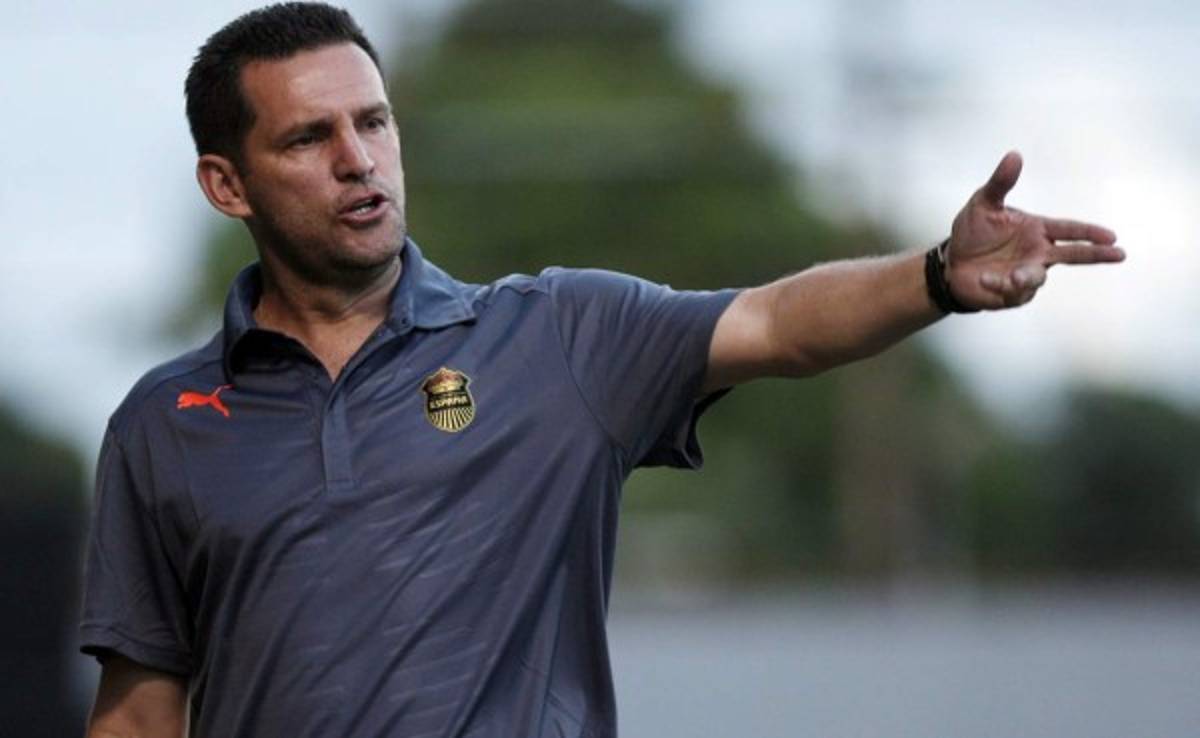 Javier Delgado, candidato para asistente de Paulo Wanchope