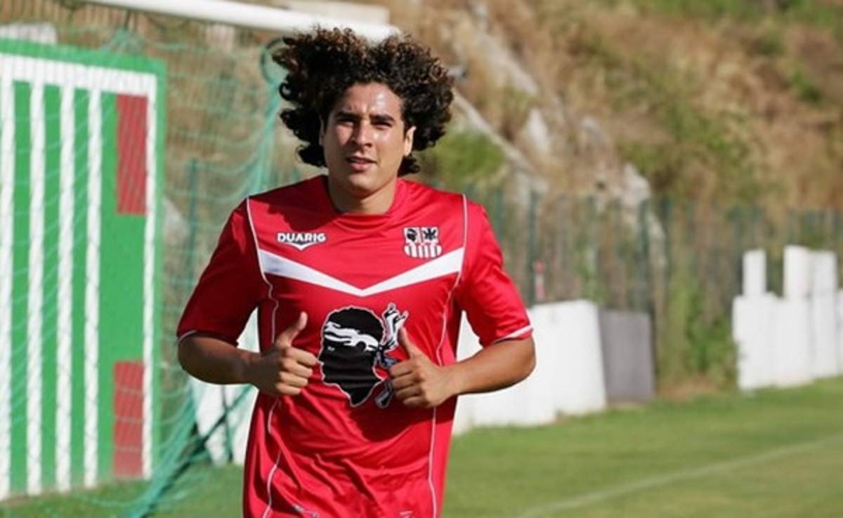 Arquero mexicano Guillermo Ochoa abandona el Ajaccio francés