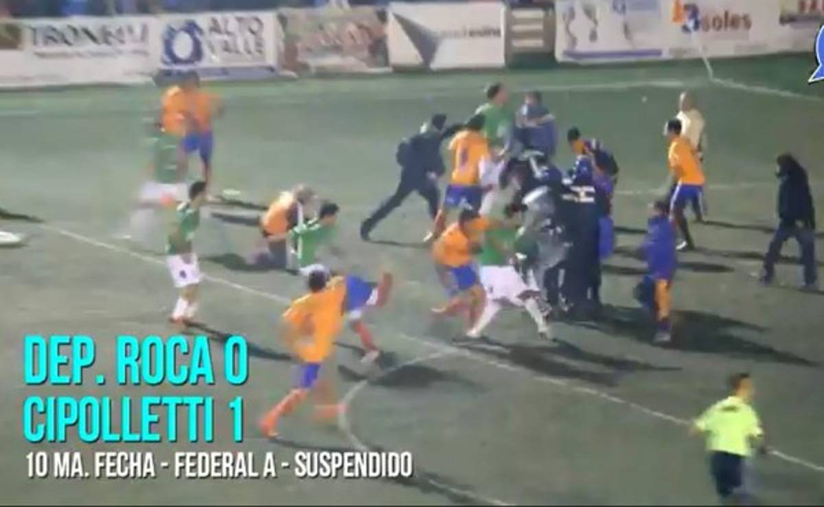 VIDEO: Batalla campal y 12 expulsados en el fútbol argentino