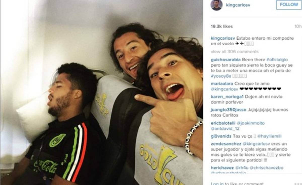 La broma que sus compañeros le jugaron a Giovani Dos Santos en pleno vuelo