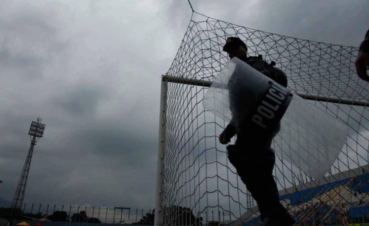 Real Sociedad pide castigar el estadio Morazán por 'peligroso'