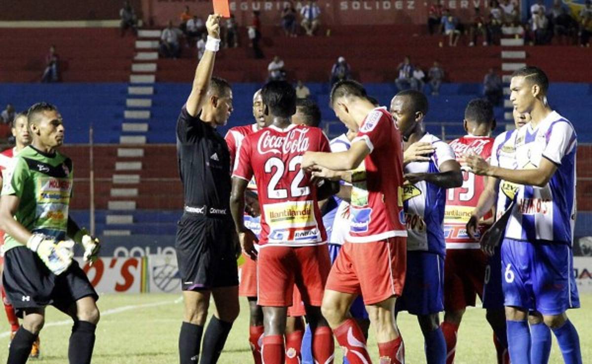 En tiempo de descuento, Real Sociedad logra agónico empate ante Victoria