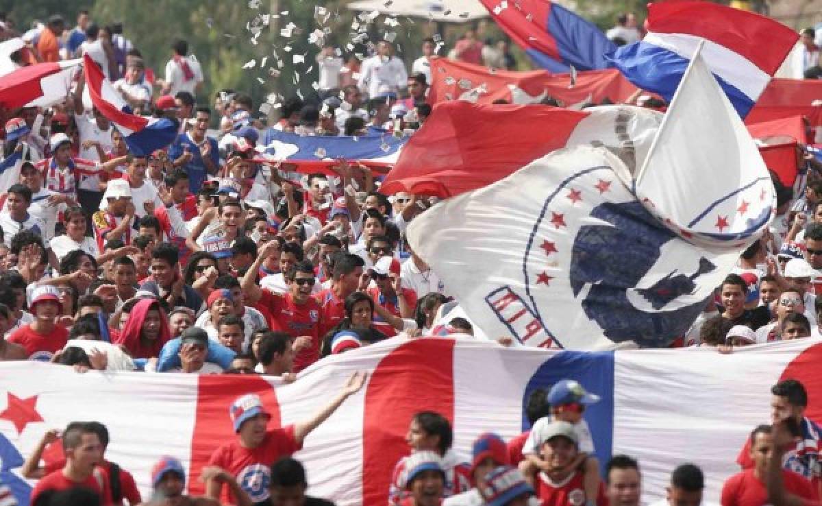 VIDEO: Barra del Olimpia provocó disturbios en el amistoso contra el Águila en El Salvador