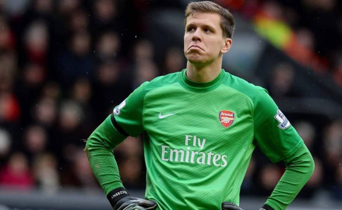 El Arsenal multa al portero Szczesny por fumar en las duchas
