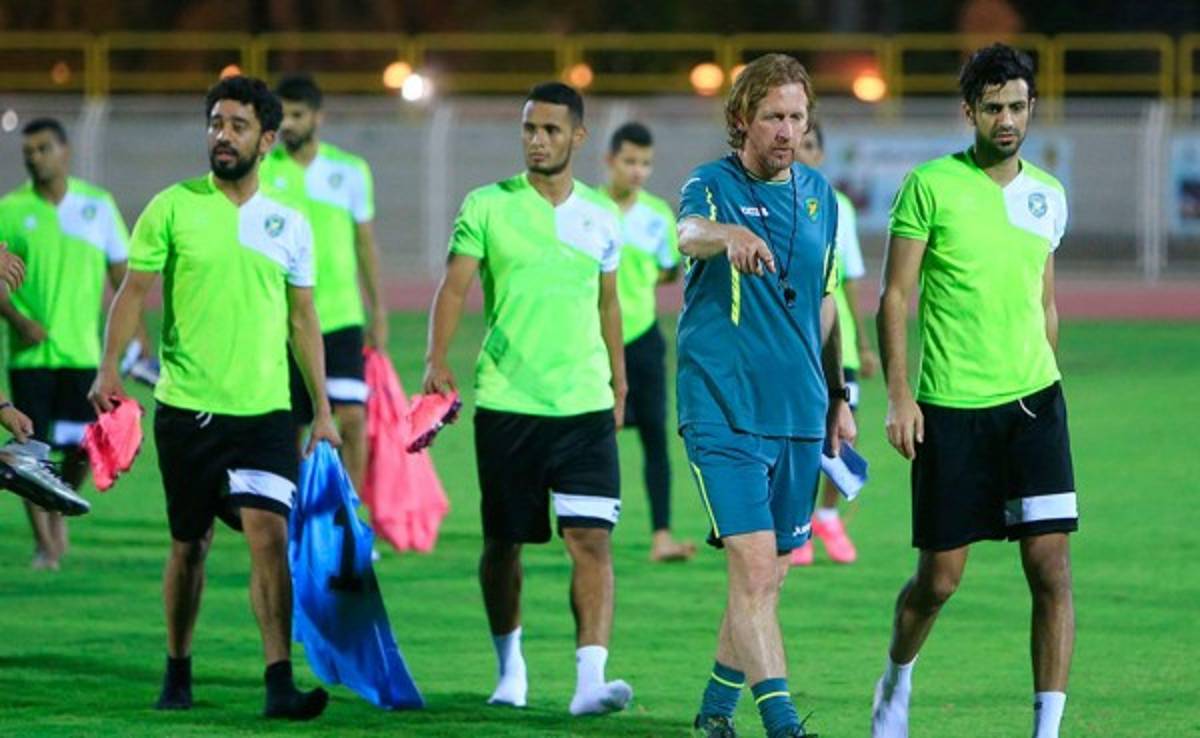 Alex López realiza su primer entrenamiento del Al-Khaleej
